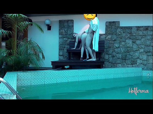 ❤️ Patron hizmetçiyi havuza davet eder ama bir sıcağa dayanamaz Porno bizde ❤