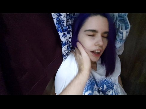 ❤️ Dolapta ablamı buldum ve boşalmasına yardım etti Porno bizde ❤